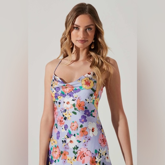 NWT ASTR The Label Gaia Floral Midi Dress Periwinkle - Picture 4 of 11